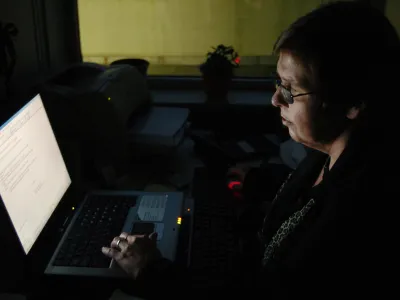 lustracija - nočno delo, računalnik, //FOTO:Jaka Adamič<br><br>OPOMBA: ZA OBJAVO V SOBOTNI PRILOGI