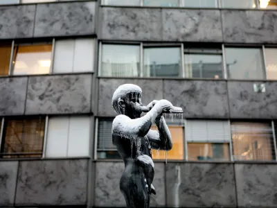 ﻿- 13.12.2017-  RTV - Javni zavod radio televizija Slovenija - deček s piščalko - simbolična fotografija//FOTO: Luka Cjuha.