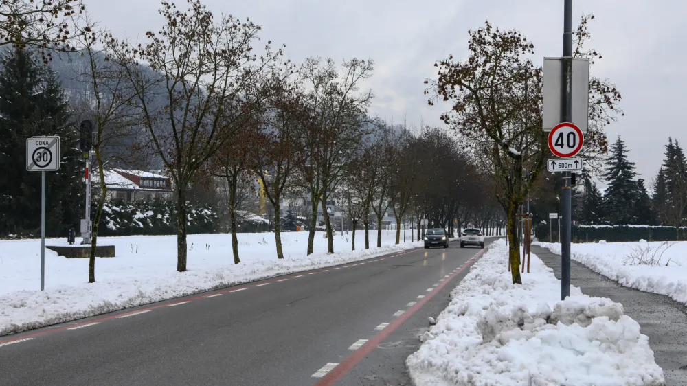 - 18.01.2023 – ulica Ob dolenjski železnici v Ljubljani – omejitev hitrosti 40 km/h – //FOTO: Luka Cjuha