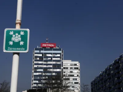 V slabem mesecu je v ponedeljek potekala že druga skup&scaron;čina Petrola, na kateri SDH oziroma državi ni uspelo zamenjati člana nadzornega sveta.