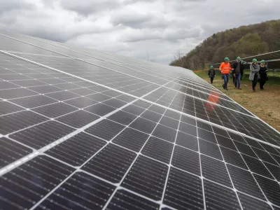 - 08.04.2022 – Holding Slovenske elektrarne HSE Sonce – Sončna elektrarna Prapretno pri Hrastniku, otvoritev največje sončne elektrarne v Sloveniji //FOTO: Luka Cjuha