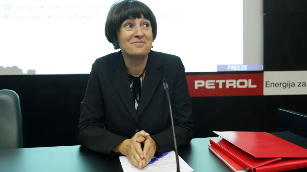 ﻿začasna predsednica uprave Petrol mag. Nada Drobne Popović- 12.12.2019 – 30. Skupščina delničarjev družbe PETROL 2019 - delničarji so se seznanili s podrobnejšimi informacijami o razlogih za predčasno prenehanje mandatov uprave Tomaža Berločnika //FOTO: Jaka Gasar