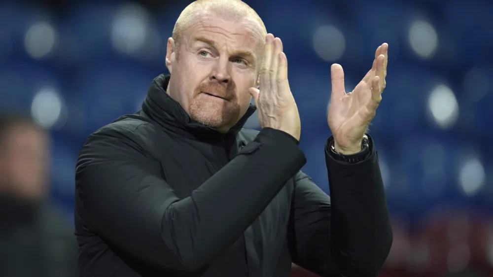 FILE - Burnley's manager Sean Dyche applauds the fans prior to the start of the English Premier League soccer match between Burnley and Leicester City at Turf Moor stadium in Burnley, England on March 1, 2022. Everton has turned to Sean Dyche in its fight to secure Premier League survival. The former Burnley manager was hired by Everton as the successor to Frank Lampard on Monday Jan. 30, 2023 and has signed a two-and-a-half-year contract. (AP Photo/Jon Super, File)