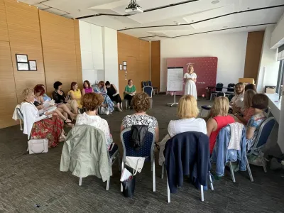 Tanja Skaza in udeleženke prve Akademije Spremembe vredna (Foto: Inštitut Skaza)