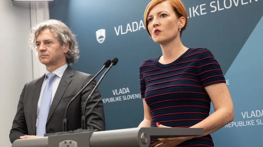 Ljubljana, vlada RS.<br>Izjava po redni seji vlade.<br>Ministrica za kulturo Asta Vrecko.