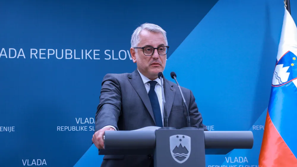 Ljubljana, vlada.<br>Novinarska konferenca po seji vlade.<br>Minister za gospodarski razvoj Matjaz Han.