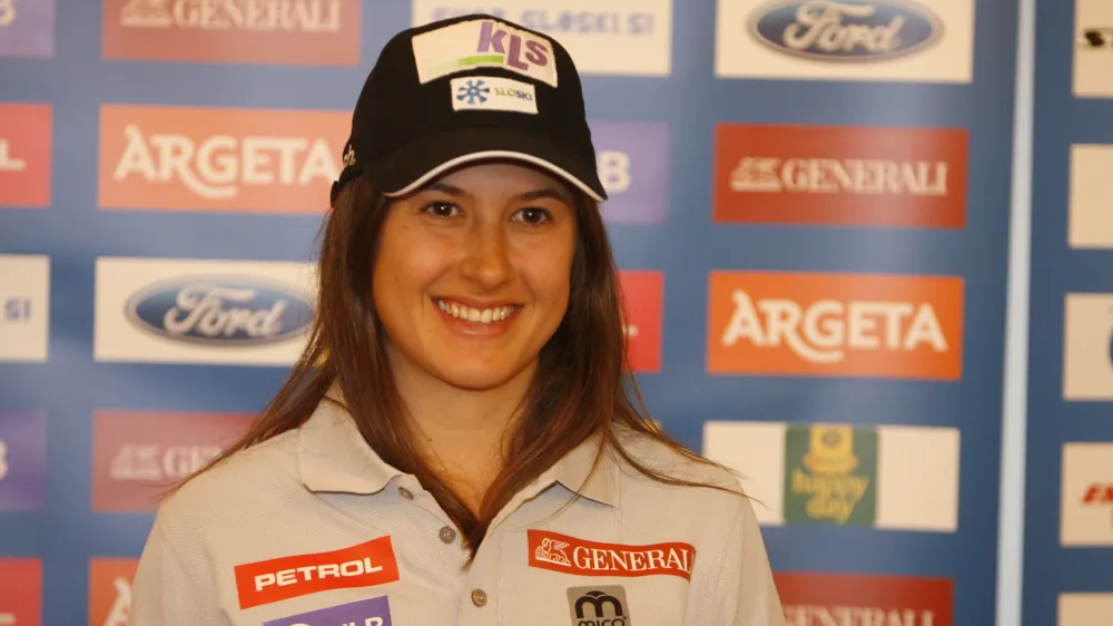 ﻿Tina Robnik - alpsko smučanje - 06.10.2015 - Smučarska zveza Slovenije (SZS) - predstavitev smučarskih reprezentanc - smučarska reprezentanca pred začetkom nove zimske sezone 2015/2016 za nastop na tekmah za svetovni pokal - predstavitev panog združenih pod okriljem SZS //FOTO: Bojan Velikonja