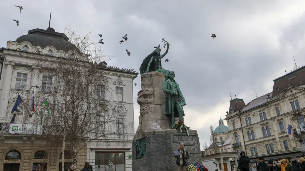 Prešernov spomenik8.2.2023 - slovenski kulturni praznik, 8. februar,Osrednji dogodek, 37. recital Prešernove poezije na Prešernovem trgu Foto: Luka Cjuha