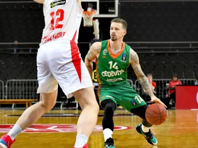 Košarka Olimpije Josh Adams je vseh svojih devet točk dosegel že v prvem polčasu tekme proti Prometeju. F KK Cedevita Olimpija / Tine Ružič