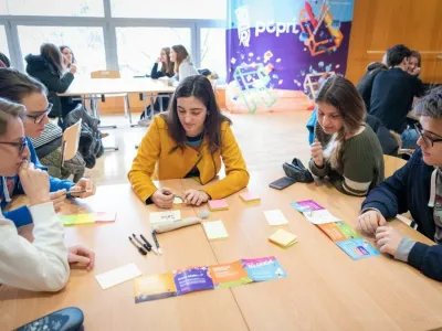 Popri že dvajset let mladim omogoča razvoj lastnih idej in prvo izkušnjo s podjetništvom. F Primorski tehnološki park