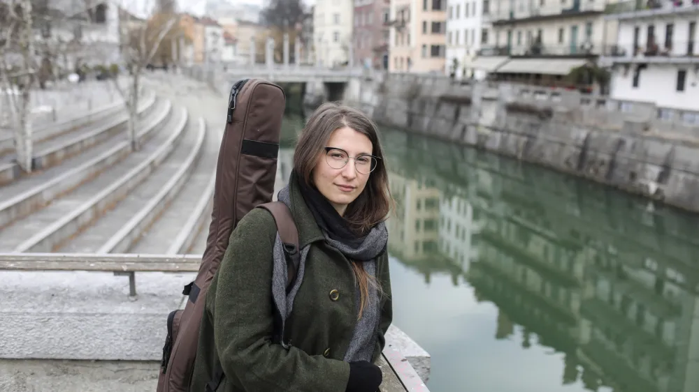 Veronika Kumar, skladateljica in pianistka.