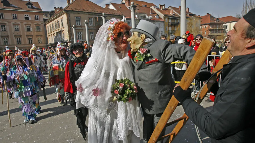 - Pustni karneval s pustno povorko v Ljubljani 2012 - //FOTO: Tomaž Skale