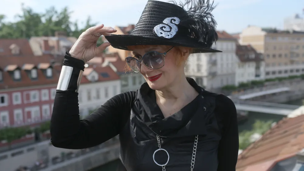 ﻿12.06.2015 - Josipa Lisac, hrvaška diva - pevka, igralka in modna ikona - ena najboljših in najatraktivnejših umetnic nekdanje Jugoslavije, ki se ponaša z več kot štirimi desetletji uspešne kariere pred prihajajočem gala koncertom v ljubljanskih Križankah ///FOTO: Jaka Gasar