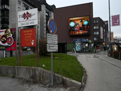  - 20.12.2022 - Oglaševalski plakati v Ljubljani. //FOTO: Nik Erik Neubauer