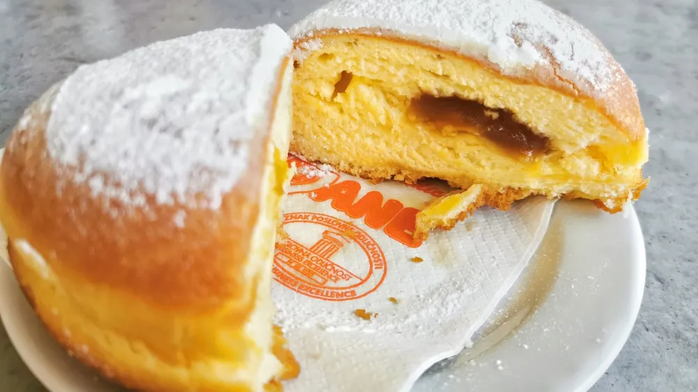 Krof z marelično marmelado, Gostišče Trojane