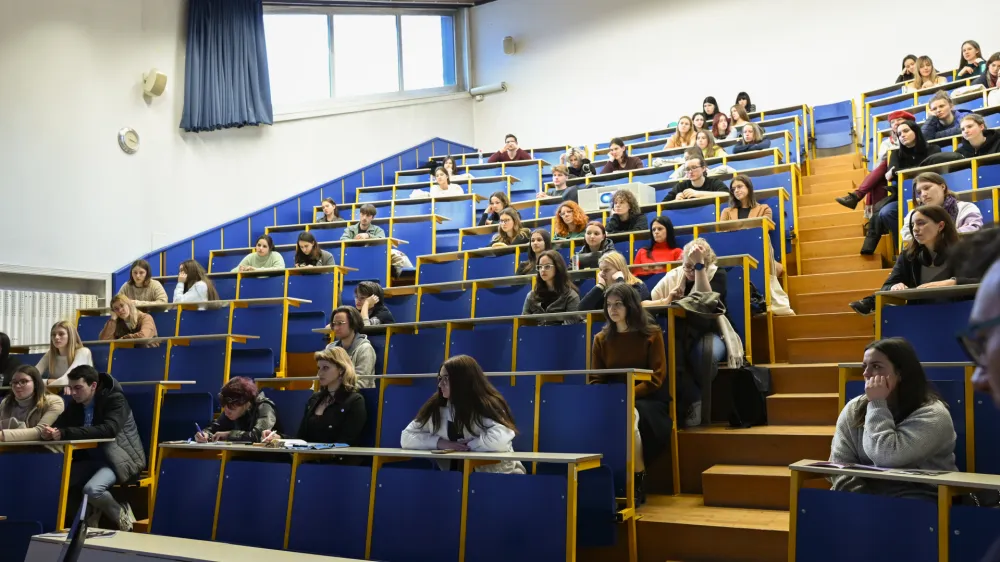 - Filozofska fakulteta UL, A&scaron;kerčeva cesta 2 v Ljubljani -- 17.02.2023 - Informativni dnevi 2023 - informativni dan na fakultetah in srednjih &scaron;olah za bodoče &scaron;tudente in dijake - izobraževanje - &scaron;olstvo - &scaron;tudij - dijaki - &scaron;tudenti - //FOTO: Nik Erik Neubauer