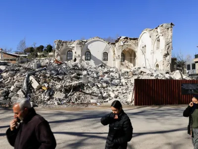 People walk past the damaged Ulu Cami mosque, in the aftermath of a deadly earthquake in Adiyaman, Turkey February 17, 2023. REUTERS/Thaier Al-Sudani