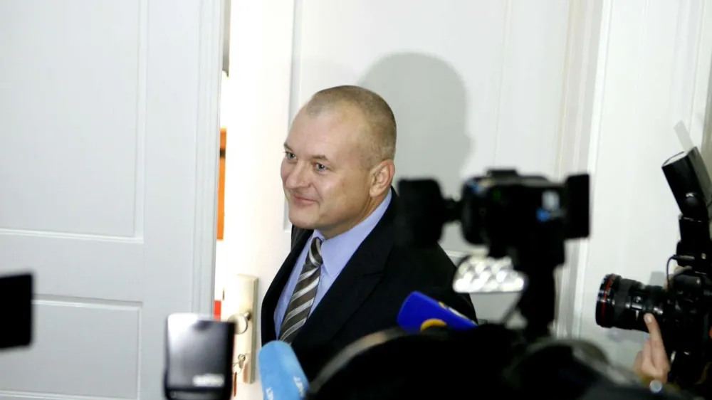 Franc Kangler odstopil z mesta župana Mestne občine Maribor<br><br><br><br><br>- Maribor 2012 - odstop mariborskega župana Franca Kanglerja po vrsti uličnih protestov, ki so se v zadnjem mesecu dni zvrstili proti njemu, <br><br><br><br><br><br>//FOTO: Bojan Velikonja 