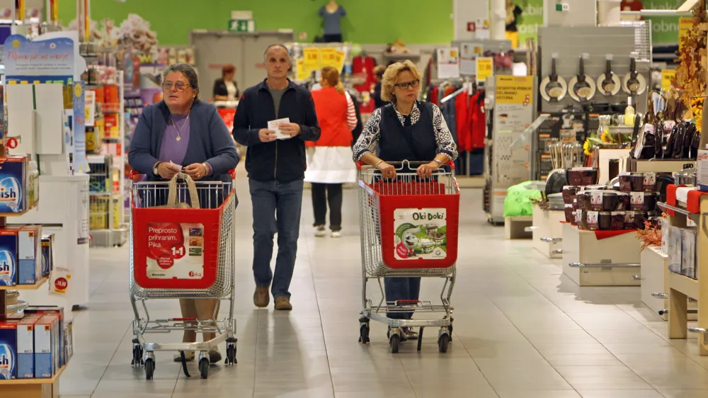 ﻿potrošniki - nakupovanje - Mercator center Šiška - Hipermarket, Cesta Ljubljanske brigade 33, //FOTO: Tomaž Skale