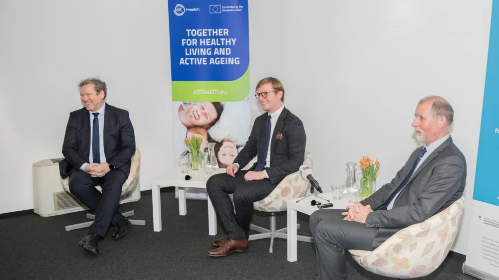 Minister za visoko šolstvo, znanost in inovacije dr. Igor Papič (levo), direktor LUI Jakob Gajšek (na sredini) in rektor Univerze v Ljubljani prof. dr. Gregor Majdič (desno) F LUI