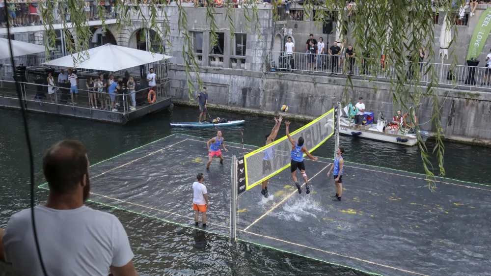 - 16.08.2022 – odbojka na Ljubljanici //FOTO: Jaka Gasar