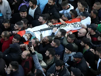 22 February 2023, Palestinian Territories, Nablus: People carry bodies of Palestinians, killed amid an Israeli raid in the west bank city of Nablus. Photo: Ayman Nobani/dpa
