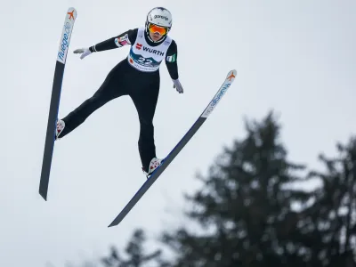 Planica.<br>Svetovno prvenstvo v nordijskih disciplinah v Planici.<br>Tekma v smucarskih skokih za nordijsko kombinacijo (zenske).<br>Slovenska nordijska kombinatorka Ema Volavsek.