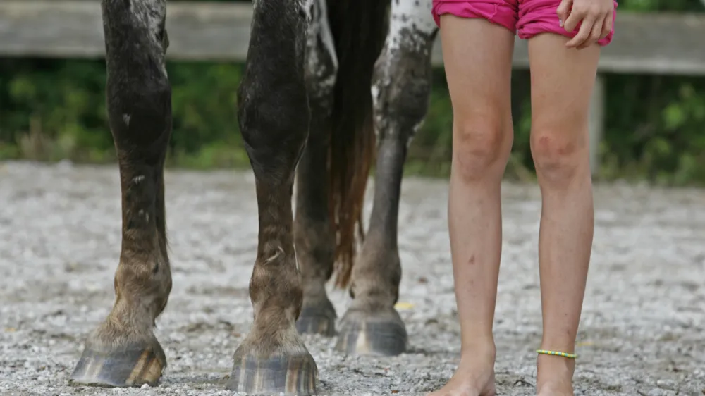Trener je dekleti zlorabljal, ko sta bili še v zgodnjih najstniških letih, otroških. 