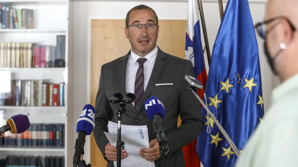 Aktualni generalni državni tožilec Drago Šketa je pričakovano prepričal tudi državnotožilski svet, ki ga bo predlagal državnemu zboru v izvolitev za še en mandat. 