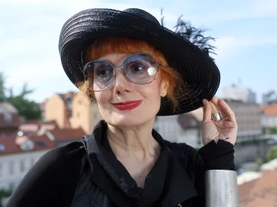 ﻿12.06.2015 - Josipa Lisac, hrvaška diva - pevka, igralka in modna ikona - ena najboljših in najatraktivnejših umetnic nekdanje Jugoslavije, ki se ponaša z več kot štirimi desetletji uspešne kariere pred prihajajočem gala koncertom v ljubljanskih Križankah ///FOTO: Jaka Gasar