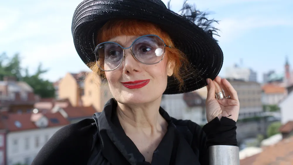 ﻿12.06.2015 - Josipa Lisac, hrvaška diva - pevka, igralka in modna ikona - ena najboljših in najatraktivnejših umetnic nekdanje Jugoslavije, ki se ponaša z več kot štirimi desetletji uspešne kariere pred prihajajočem gala koncertom v ljubljanskih Križankah ///FOTO: Jaka Gasar