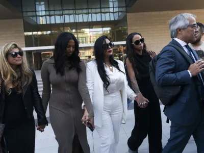 FILE - Vanessa Bryant, center, Kobe Bryant's widow, leaves a federal courthouse with her daughter Natalia, center left, soccer player Sydney Leroux, center right, in Los Angeles, Wednesday, Aug. 24, 2022. The family of the late Kobe Bryant has agreed to a .5 million settlement with Los Angeles County to resolve the remaining claims in a lawsuit over deputies and firefighters sharing grisly photos of the NBA star, his 13-year-old daughter and other victims killed in a 2020 helicopter crash, attorneys and court filings said Tuesday, Feb. 28, 2023. (AP Photo/Jae C. Hong, File)