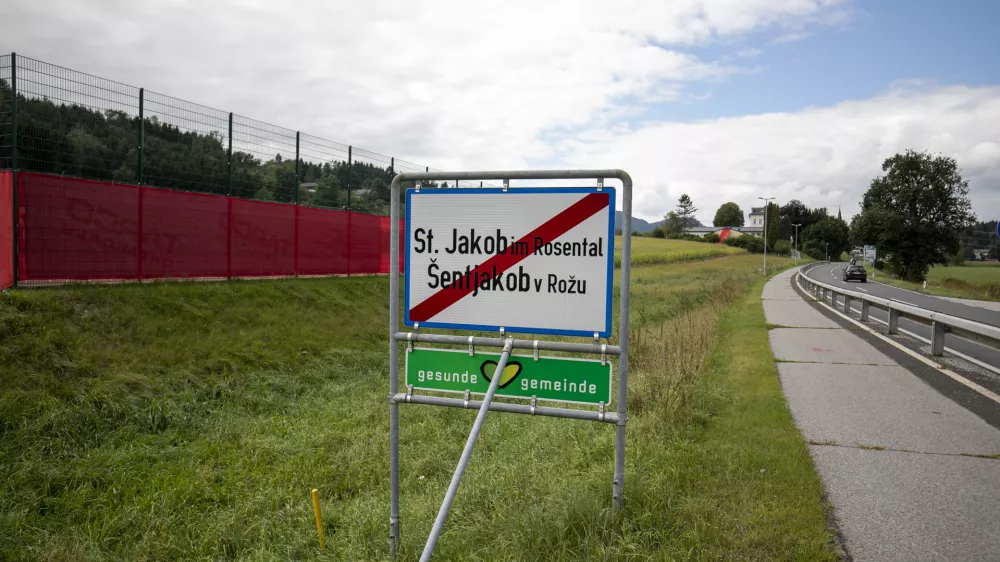 ﻿dvojezični napis Šentjakob v Rožu- 07.09.2020 – Avstrija - Avstrijska zvezna dežela Koroška - 100. obletnica koroškega plebiscita //FOTO: Matjaž RuštOPOMBA: REPORTAŽA ZA OBJEKTIV 2020