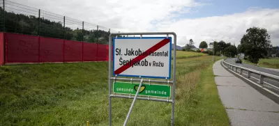 ﻿dvojezični napis Šentjakob v Rožu- 07.09.2020 – Avstrija - Avstrijska zvezna dežela Koroška - 100. obletnica koroškega plebiscita //FOTO: Matjaž RuštOPOMBA: REPORTAŽA ZA OBJEKTIV 2020