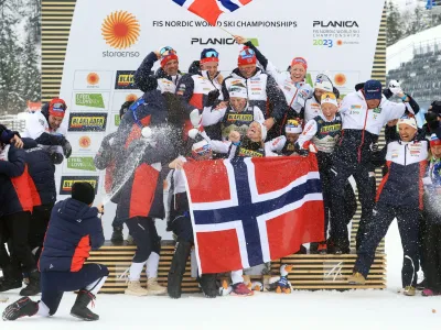 Nordic Skiing - FIS Nordic World Ski Championships - Planica, Slovenia - March 2, 2023 Norway's Tiril Udnes Weng, Astrid Oeyre Slind, Ingvild Flugstad Oestberg and Anne Kjersti Kalvaa celebrate with teammates after winning the women's team relay 4x5km REUTERS/Borut Zivulovic