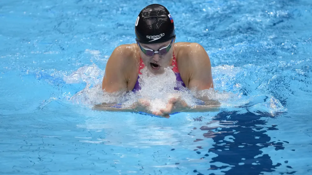 ﻿Katja Fain, of Slovenia, swims in a heat for the women's 400-meter Individual medley at the 2020 Summer Olympics, Saturday, July 24, 2021, in Tokyo, Japan. (AP Photo/Charlie Riedel)