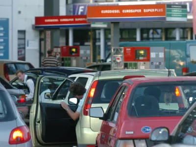 V času reguliranih cen naftnih derivatov, ki jih je država postavila nižje kot v sosednjih državah, so se prodane količine povečale za kar 36 odstotkov. 