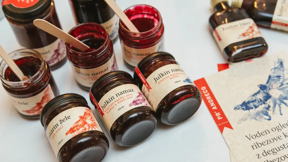 S kmetije Pr' Andreco prihajajo marmelade iz rdečega in črnega ribeza.