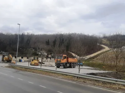 Parkirišče na Ribniku bo namenjeno parkiranju avtodomov. Foto: Roman Turnšek