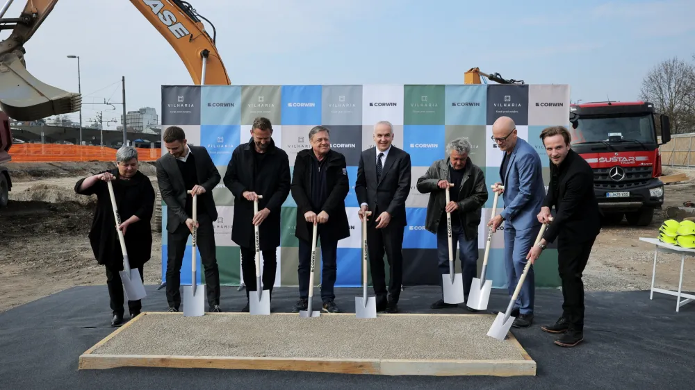 Ljubljana, gradbisce na Vilharjevi cesti.<br>Simbolicno polaganje temeljnega kamna ob zacetku gradnje poslovne stavbe Vilharia.