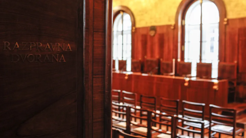 razpravna dvorana<br><br><br>- Ustavno sodi&scaron;če Republike Slovenije, Beethovnova ulica 10 <br><br><br>    //FOTO: Jaka Gasar