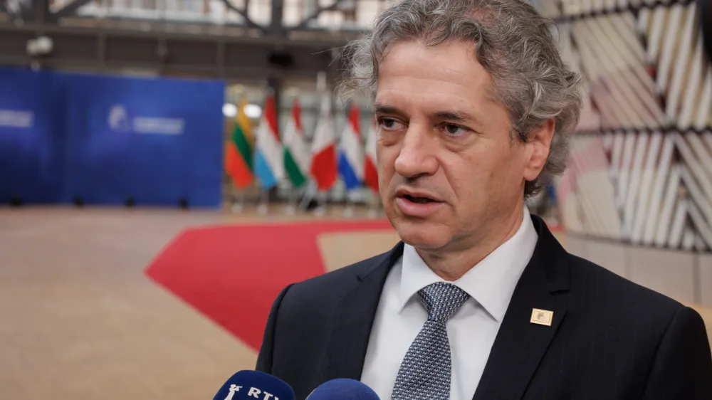 Belgija, Bruselj.<br>Izjava predsednika vlade ob odhodu z Evropskega sveta.<br>Predsednik vlade Robert Golob.