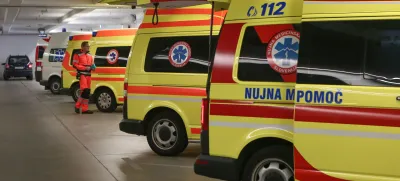 Tragični primer je znova odprl debato o tem, kako nelogično je po državi urejena nujna medicinska pomoč. Foto: Luka Cjuha.