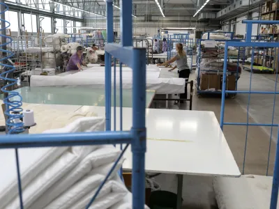 - 10.08.2022 – Tekstilno podjetje Odeja Škofja Loka, proizvodnja prešitih tekstilnih izdelkov //FOTO: Jaka Gasar