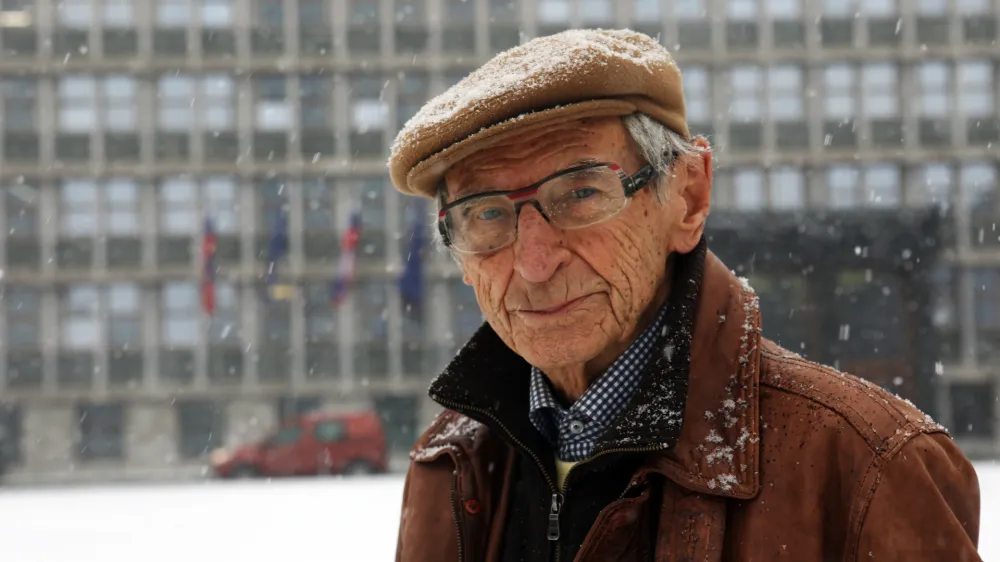 ﻿- 02.12.2020 – Janez Winkler, partizan, taboriščnik, policist, eden idejnih očetov kolesarskega maratona Franja - upokojil se je kot načelnik slovenske milice (policije) pred 36 leti//FOTO: Tomaž SkaleOPOMBA: DNEVNIKOV OBJEKTIV - INTERVJU 2020