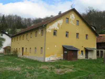 Objekt, v katerem so bila nekoč rudarska stanovanja, naj bi v začetku prihodnjega leta porušili. Tam naj bi do leta 2026 zrasla sodobna bivalna enota za šestnajst stanovalcev. F Dragana Stanković