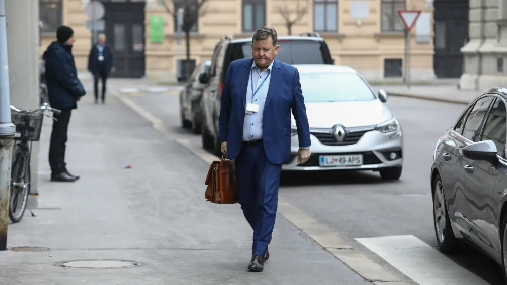 minister za kohezijo in regionalni razvoj dr. Aleksander Jevšek- 23.02.2023 - 37. redna seja Vlade RS - obravnavali predloga zakonov o infrastrukturi za alternativna goriva in o umeščanju naprav za proizvodnjo električne energije iz obnovljivih virov //FOTO: Luka Cjuha