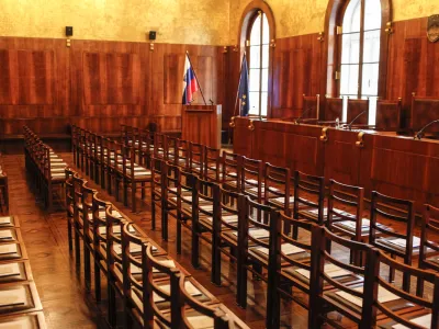 razpravna dvorana<br><br><br>- Ustavno sodi&scaron;če Republike Slovenije, Beethovnova ulica 10 <br><br><br>    //FOTO: Jaka Gasar