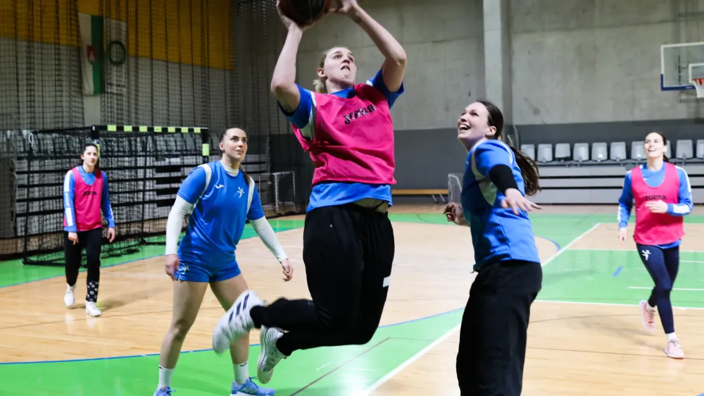 <br><br>- 05.04.2023 &ndash; ženska rokometna reprezentance Slovenije &ndash; trening pred kvalifikacijskima tekmama za svetovno prvenstvo 2023 proti Italiji<br> <br>//FOTO: Bojan Velikonja<br> 