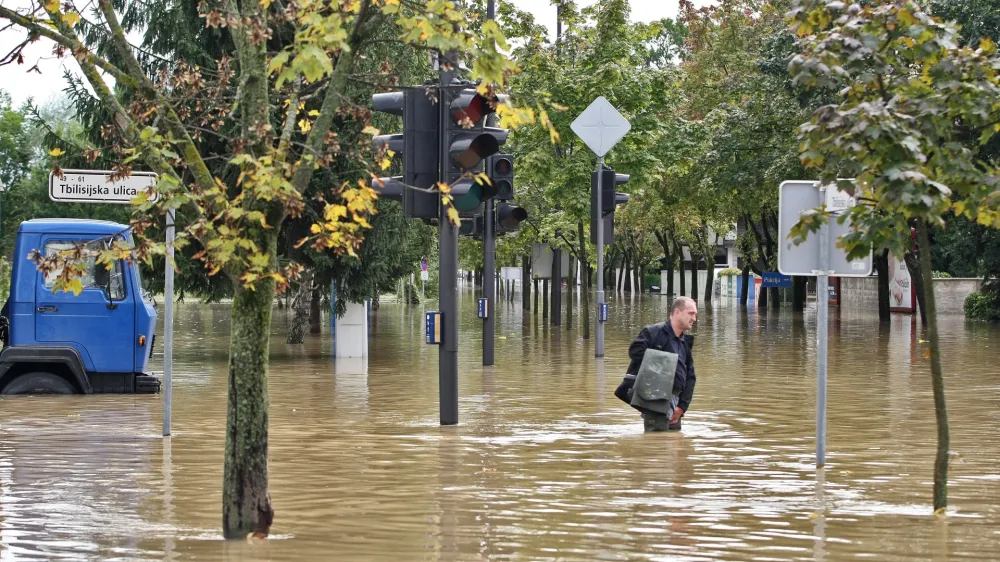 - Obilno deĹľevje, poplave, Ljubljana - ViÄŤFOTO: JAKA GASAR / NEDELJSKI